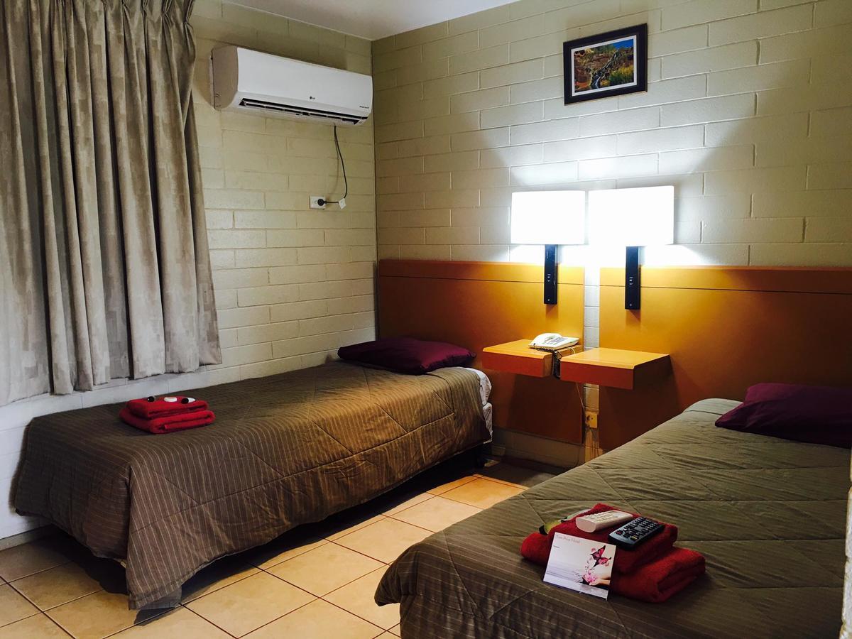 Tom Price Hotel Motel Kültér fotó